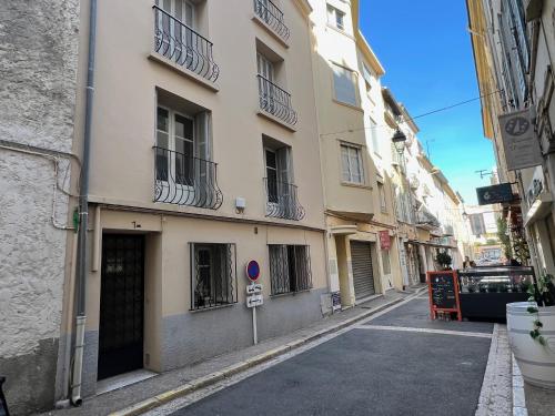 Cœur du Vieil Antibes Coquet 3 Pièces Rostan