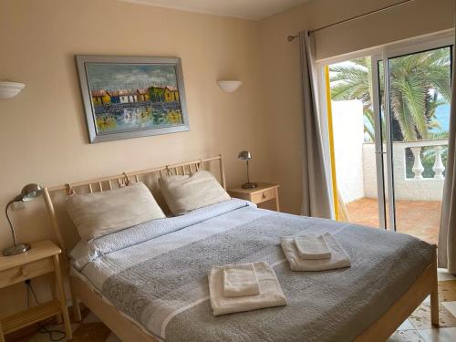 Postel nebo postele na pokoji v ubytování Luz dream apartment 22G above beach