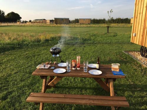 Nápoje v ubytování Shepherds Hut 6