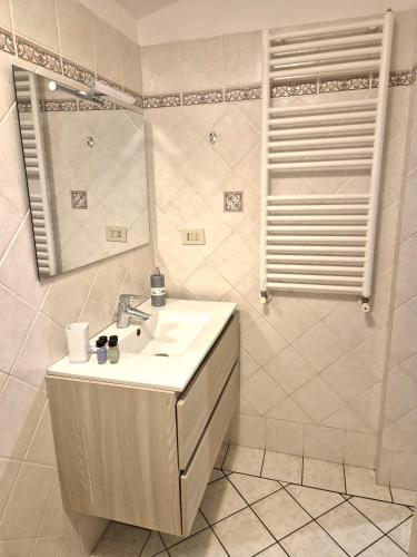 a bathroom with a sink and a mirror at Casa Argentina in Capoliveri