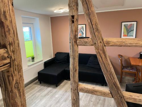a room with a bunk bed and a couch at Stellmann’s Gästehof in Bruchhausen-Vilsen