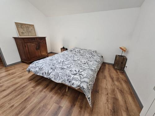 a bedroom with a bed and a wooden floor at Ludogîte Graine de Jeux in Espaly-Saint-Marcel