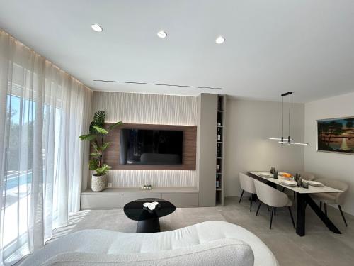Apartment Petar - private heated pool and sea view