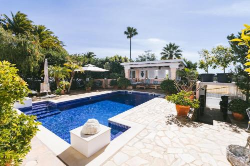 Traumhaft schöne Villa mit Pool und Meerblick