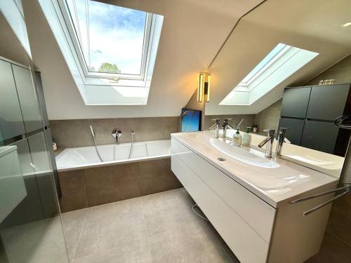 Η κουζίνα ή μικρή κουζίνα στο Großzügiges Allgäu Loft - Maisonette Style