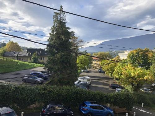 En generel udsigt til bjerge eller udsigt til bjerge taget fra lejlighedshotellet