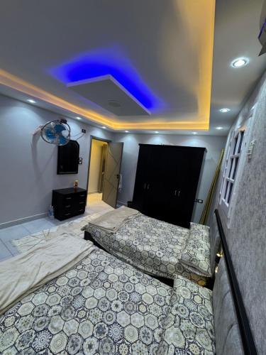 a bedroom with a bed and a blue ceiling at ميامي شارع صلاح الدين شعبان موازي لخالد ابن الوليد in Alexandria
