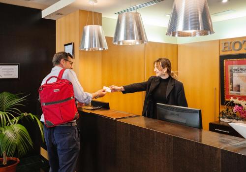 Επισκέπτες που μένουν στο Hospedium Hotel Mirador de Gredos