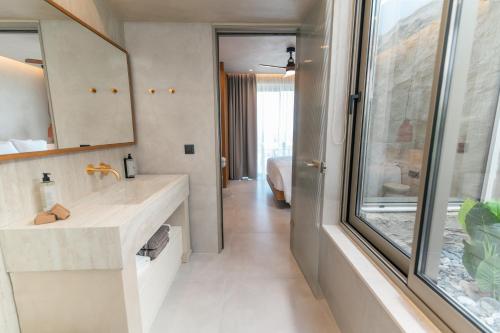Koupelna v ubytování Akres Luxury Sea View Villas