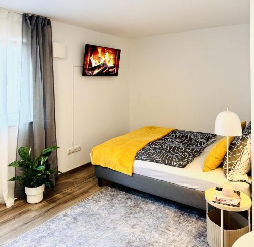a bedroom with a bed and a picture on the wall at Apartment in Zentrumsnähe NETFLIX SELF CHECK-IN in Augsburg