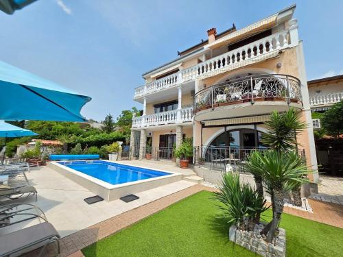 Apartment mit Balkon- gemeinsame Pool und Terrasse