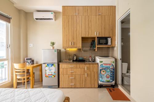 Кухня или мини-кухня в Urban Stay Apartment
