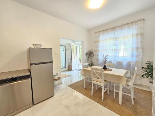 MELITA NV - Apartment with terrace, 200 m from the beach