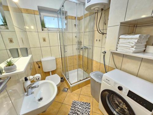 MELITA NV - Apartment with terrace, 200 m from the beach
