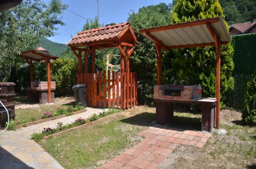 Φωτογραφία από το άλμπουμ του Negde na Drini 4 σε Bajina Bašta