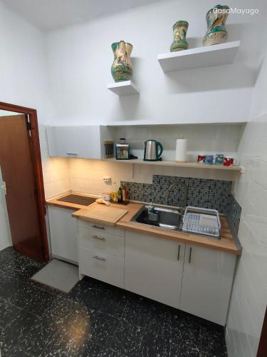 a kitchen with a sink and a counter top at Casa Mayago, terraza y solárium in Pego