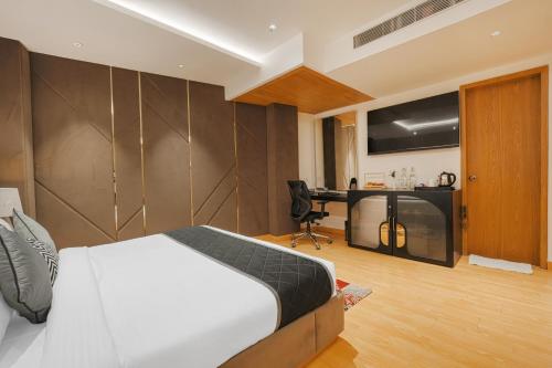 a bedroom with a bed and a desk in it at Quality Inn Elite Levelup Boutique in Amritsar