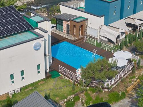 an aerial view of a house with a swimming pool at Dalgrin Pension Gapyeong in Gapyeong