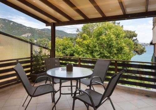 Gallery image of Villa Romantica Hotel in Paleo Tsifliki
