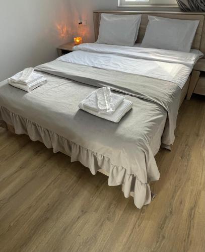 a large bed with two dishes on top of it at Zvartnots House in Ejmiatsin