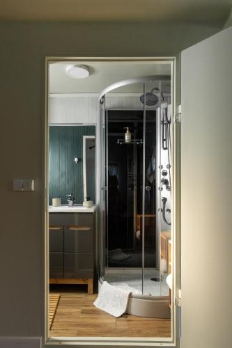 Ένα μπάνιο στο Tiny House Valea Avrigului