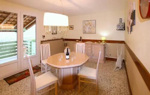 a kitchen with a table and chairs in a room at Maison paisible à Veyras avec piscine privée et vue montagne in Veyras