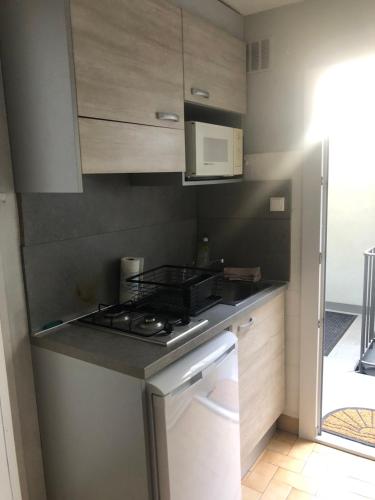 Kuchyň nebo kuchyňský kout v ubytování Studio 23 m2 Henri IV, centre-ville proche des thermes
