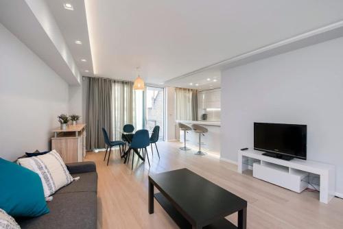 a living room with a couch and a tv and a table at Big and Bright London Bridge unit in London
