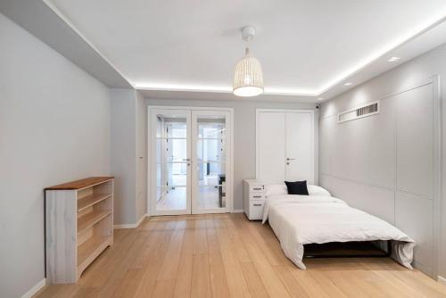 a white bedroom with a bed and a dresser at Big and Bright London Bridge unit in London