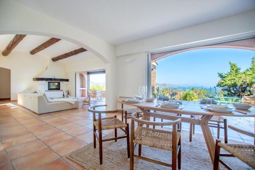 Superb Villa, Incredible sea view Heated swim pool