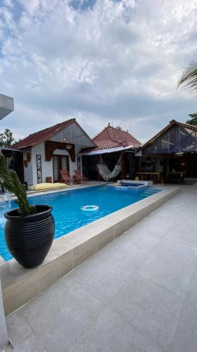 a swimming pool in front of a house at Villa Padi Pakem in Pakem