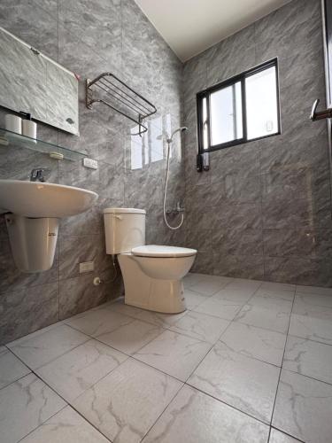 Ένα μπάνιο στο Mo Bi