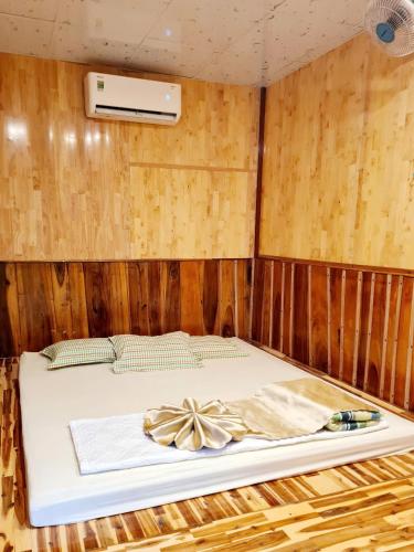 Ένα ή περισσότερα κρεβάτια σε δωμάτιο στο Việt Mekong Farmstay
