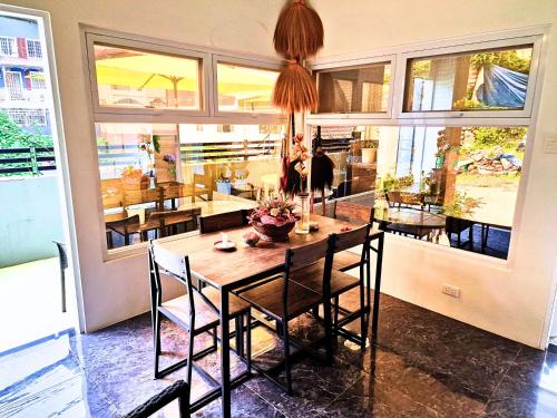 a dining room with a wooden table and chairs at #4 Baguio City I Service Apartment I Deutsches Guesthouse & Homestay Baguio I Walking distance to Lourdes Grotto and nearby tourist attractions in Baguio