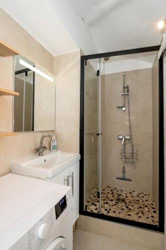 "Le Cocoon" by EnjoyNice, cosy central apartment with Airco, beach at 10 min