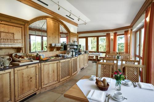 Kuchyň nebo kuchyňský kout v ubytování Gasthof Schwarz