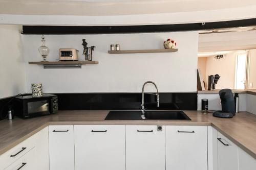 Una cocina o zona de cocina en Maison provençale