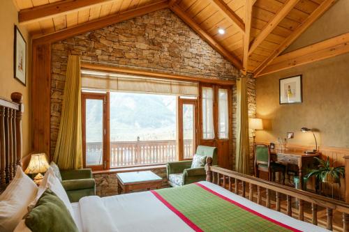 Postel nebo postele na pokoji v ubytování Shivadya - A Luxury Boutique Experience