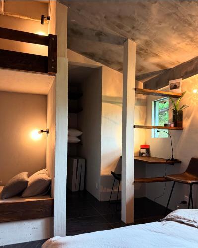 a bedroom with a bunk bed and a desk at IGUANA Villa COSTA LATINA IWAI BEACH イグアナヴィラ in Wada