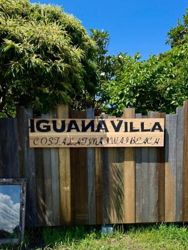 a sign for the iguana villa on a fence at IGUANA Villa COSTA LATINA IWAI BEACH イグアナヴィラ in Wada
