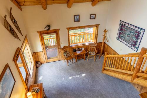 an overhead view of a living room with a table and chairs at The Lindsay Lodge in Applegate