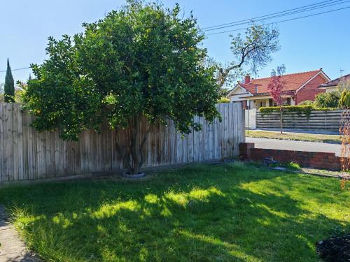 Κήπος έξω από το Deakin Uni - 8 Min Walk Private Kitchen & Bathroom Asian Grocer Next Door Camberwell