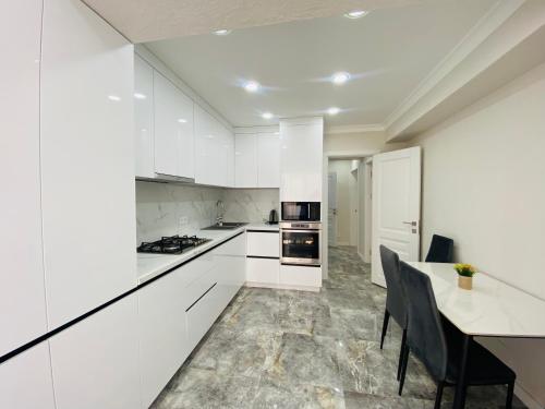 Η κουζίνα ή μικρή κουζίνα στο Apartament new Chișinău