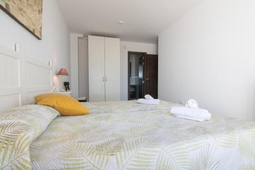 Katil atau katil-katil dalam bilik di Apartamentos & SPA Torres de San Juan