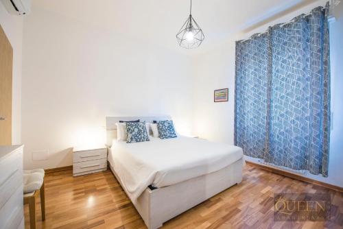 Ένα ή περισσότερα κρεβάτια σε δωμάτιο στο QUEEN HOME Veronique