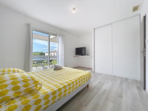 a bedroom with a bed and a large window at Villa Grivia - Maison avec grand jardin - Piscine - Pétanque - Ping Pong in Saint-André-de-Roquelongue