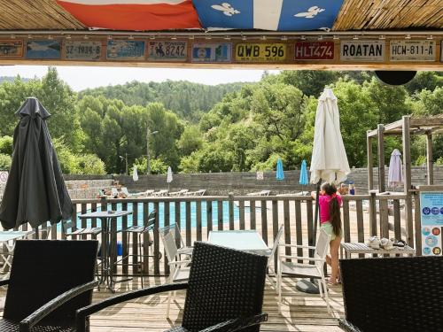 Πισίνα στο ή κοντά στο Camping du Bourg