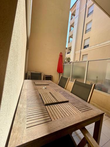 Jolie 3 pièces avec terrasse au vieux port, à 2 pas des plages et du palais. photo 13