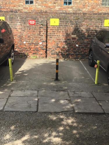HelloYorkCentre - 1 FREE ON SITE PARKING SPACE - 60 SECOND WALK 2 MINSTER! photo 15