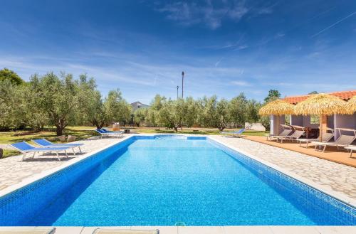 Marceta - Apartments & Rooms with Swimming Pool